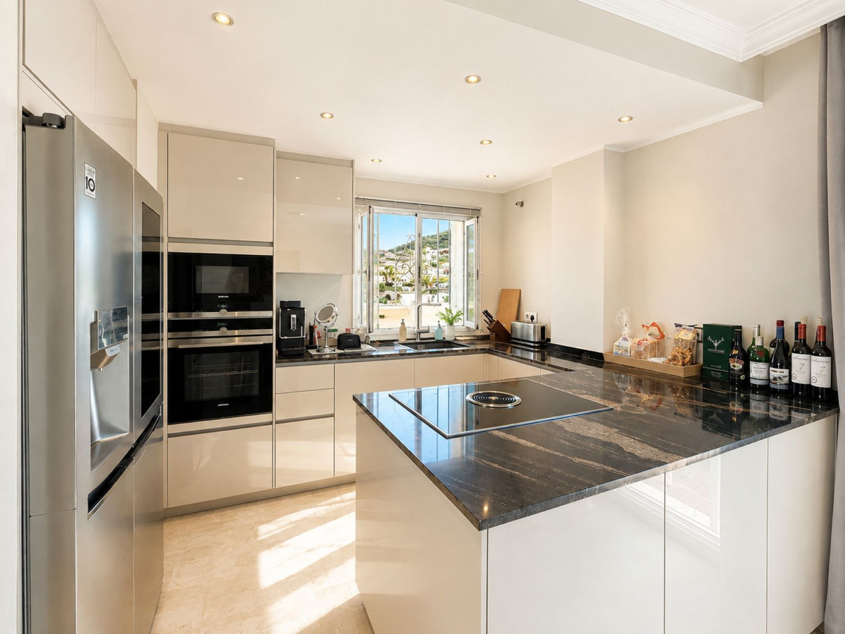3 Bed Apartment for sale in Estepona Costa Del Sol, Málaga, Spain