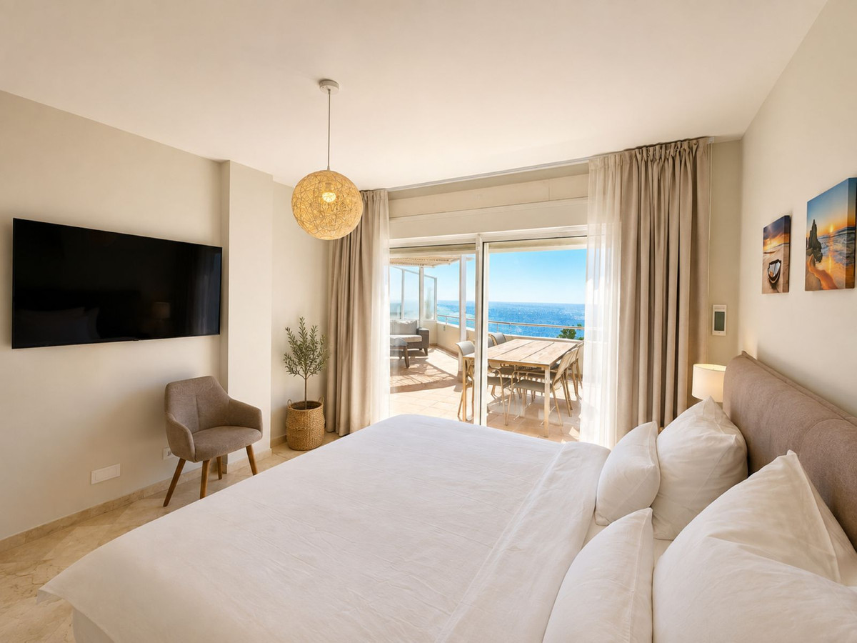 3 Bed Apartment for sale in Estepona Costa Del Sol, Málaga, Spain