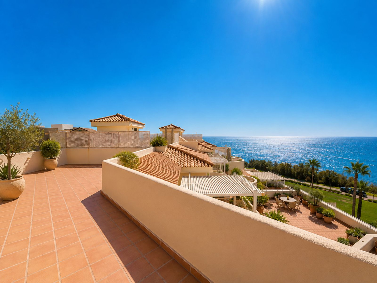 3 Bed Apartment for sale in Estepona Costa Del Sol, Málaga, Spain