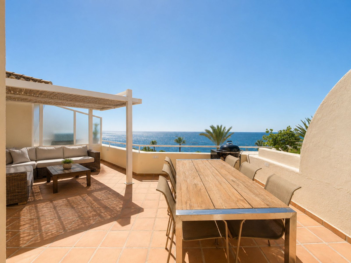 3 Bed Apartment for sale in Estepona Costa Del Sol, Málaga, Spain