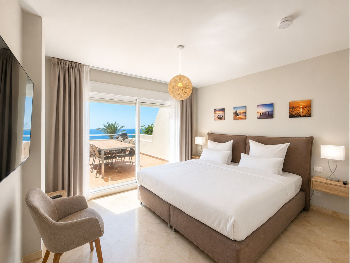 3 Bed Apartment for sale in Estepona Costa Del Sol, Málaga, Spain