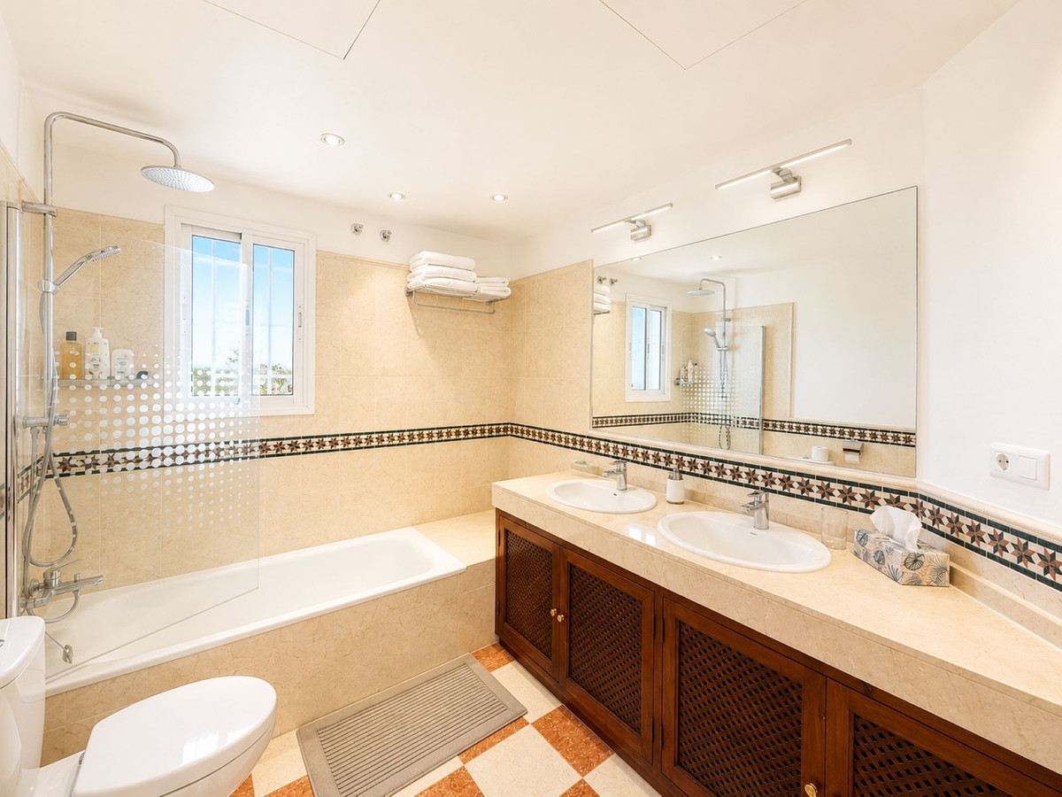 3 Bed Apartment for sale in Estepona Costa Del Sol, Málaga, Spain