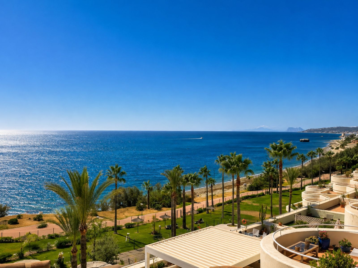 3 Bed Apartment for sale in Estepona Costa Del Sol, Málaga, Spain