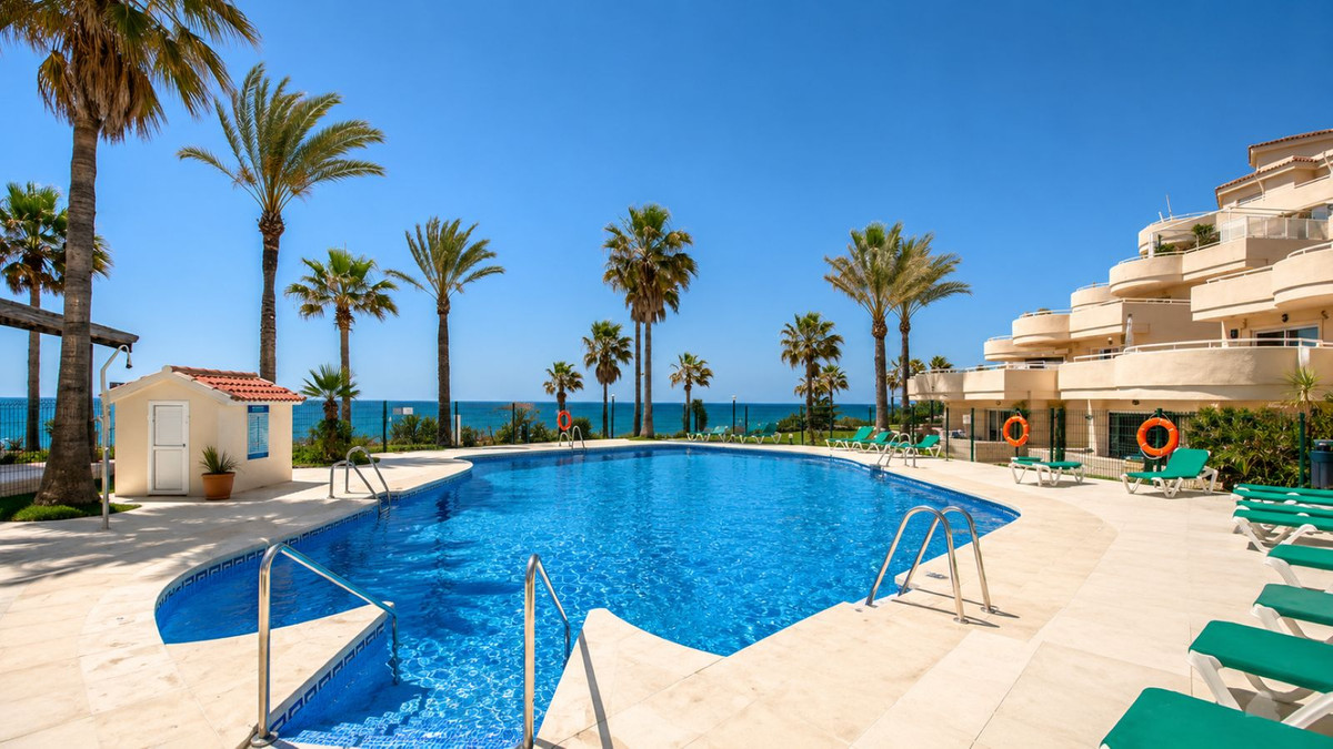 3 Bed Apartment for sale in Estepona Costa Del Sol, Málaga, Spain