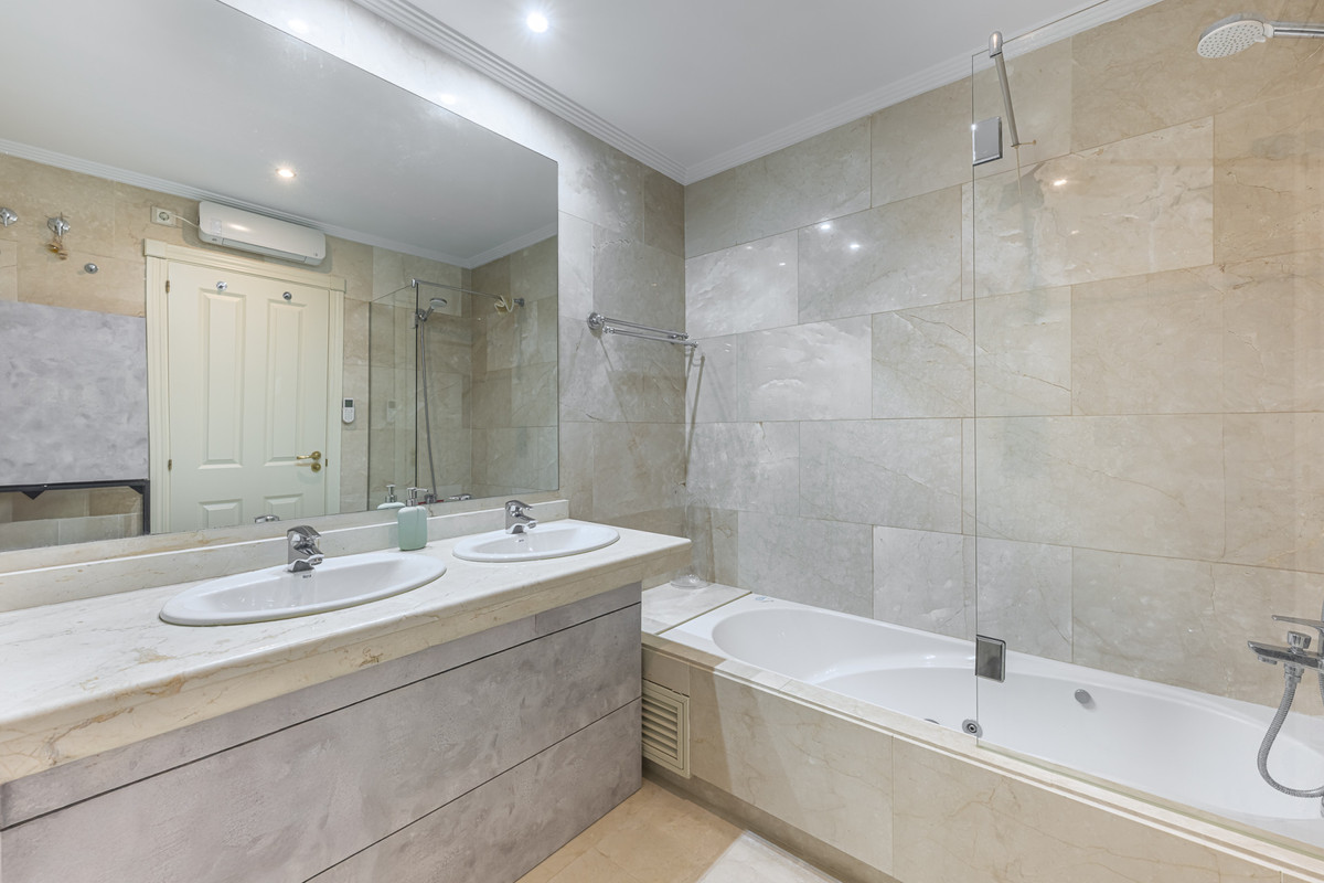 Se vende Apartamento Planta Baja de 2 dormitorios en Costa Del Sol, Málaga, España