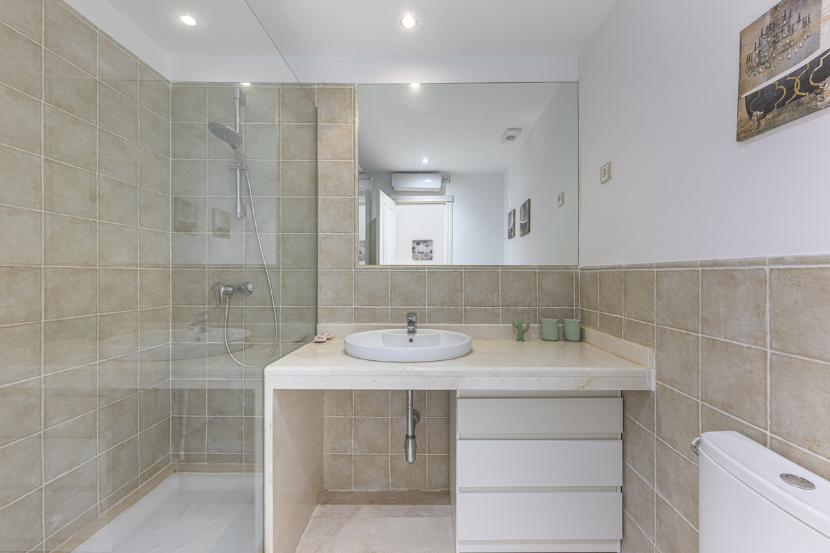 Se vende Apartamento Planta Baja de 2 dormitorios en Costa Del Sol, Málaga, España