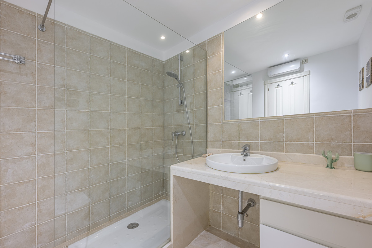 Se vende Apartamento Planta Baja de 2 dormitorios en Costa Del Sol, Málaga, España