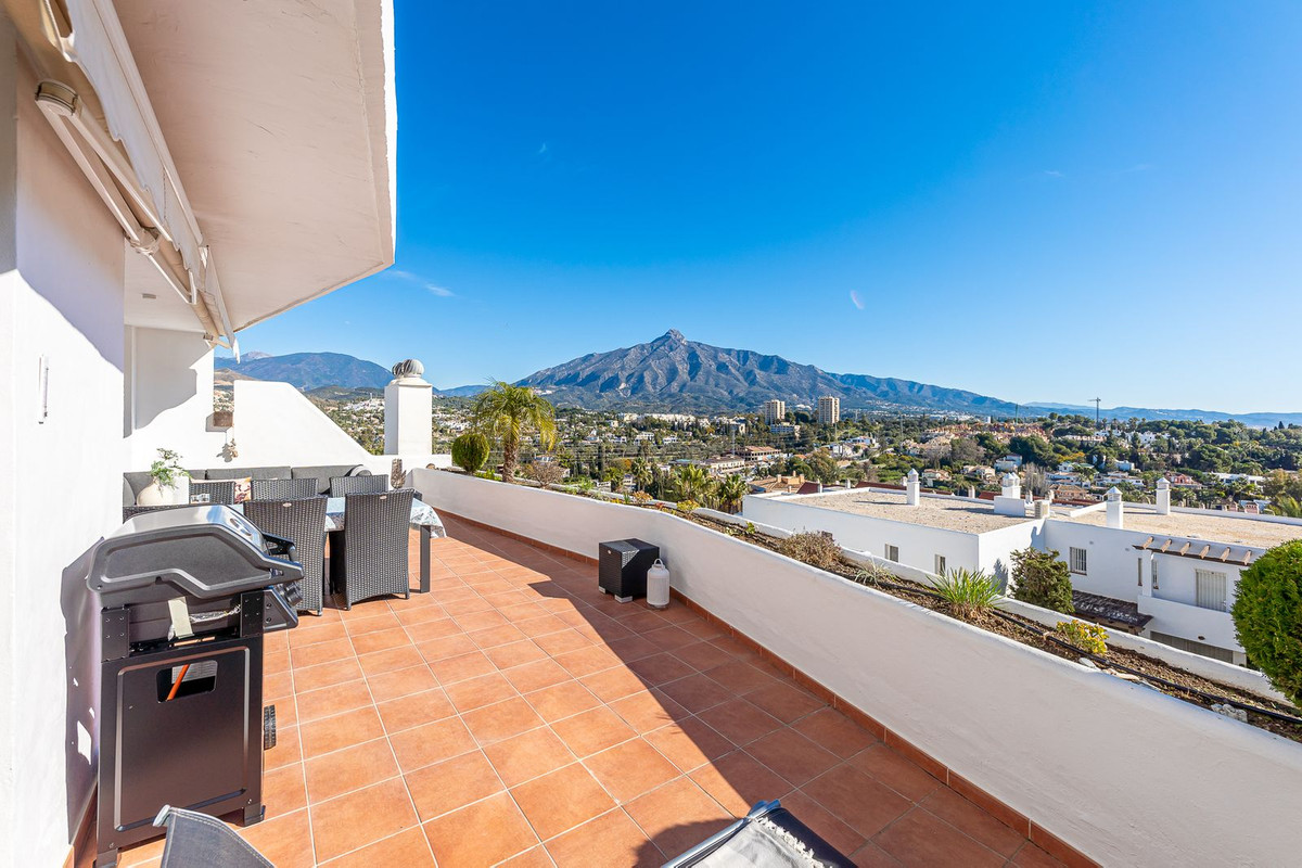 2 Bed Apartment for sale in Nueva Andalucía Costa Del Sol, Málaga, Spain