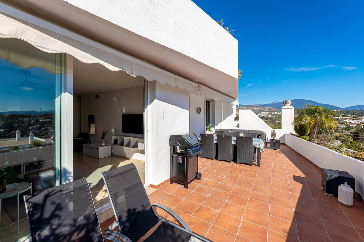 2 Bed Apartment for sale in Nueva Andalucía Costa Del Sol, Málaga, Spain