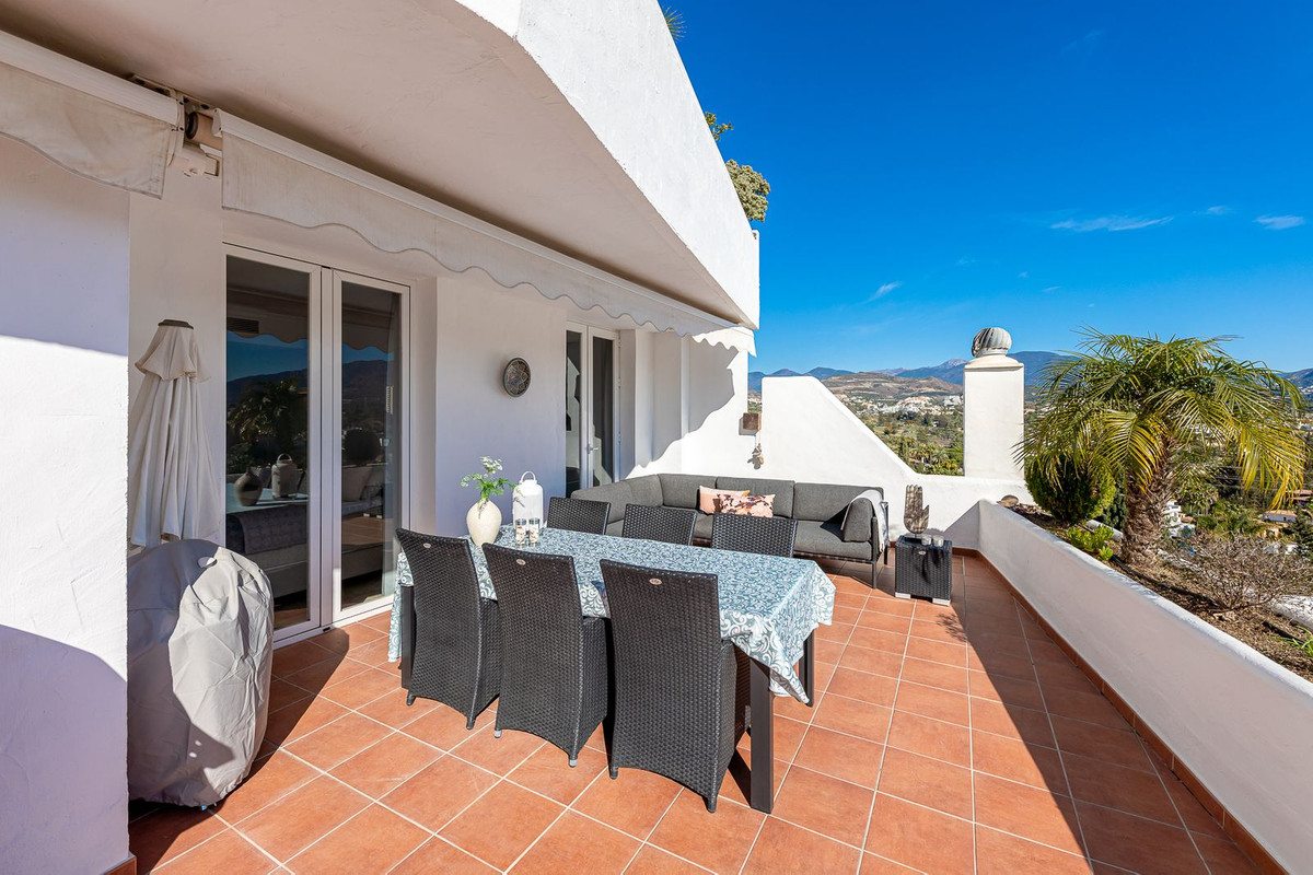 2 Bed Apartment for sale in Nueva Andalucía Costa Del Sol, Málaga, Spain