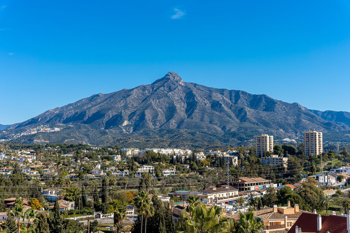 2 Bed Apartment for sale in Nueva Andalucía Costa Del Sol, Málaga, Spain