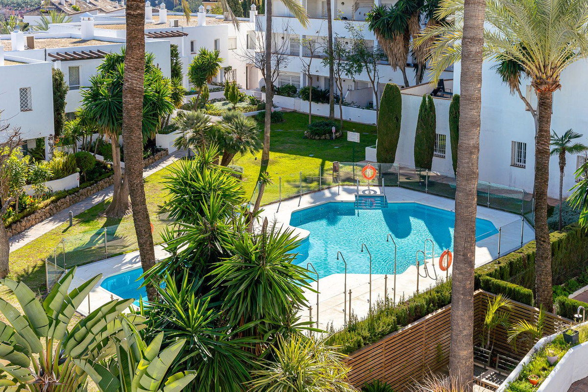 2 Bed Apartment for sale in Nueva Andalucía Costa Del Sol, Málaga, Spain