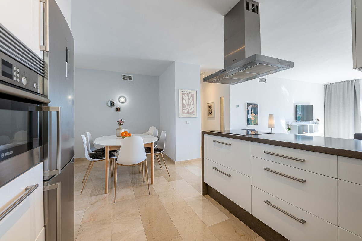 2 Bed Apartment for sale in Nueva Andalucía Costa Del Sol, Málaga, Spain