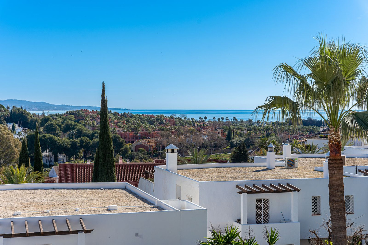 2 Bed Apartment for sale in Nueva Andalucía Costa Del Sol, Málaga, Spain