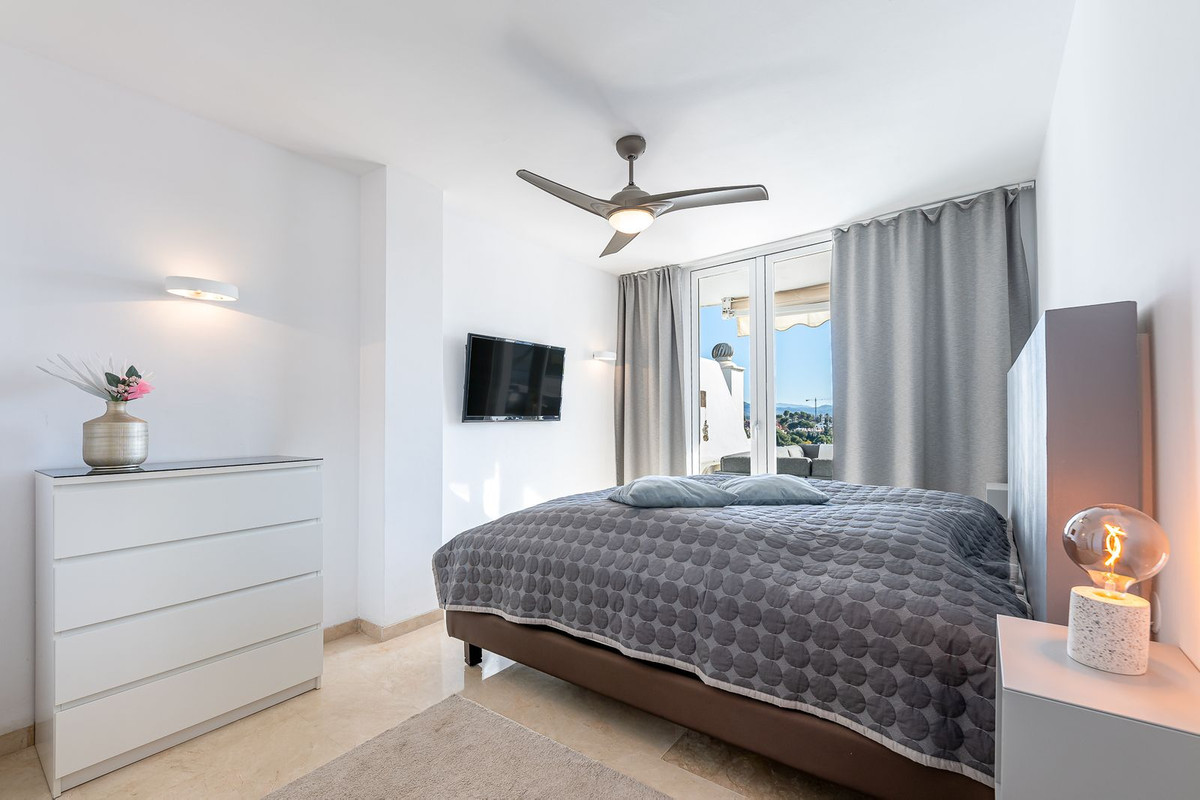 2 Bed Apartment for sale in Nueva Andalucía Costa Del Sol, Málaga, Spain