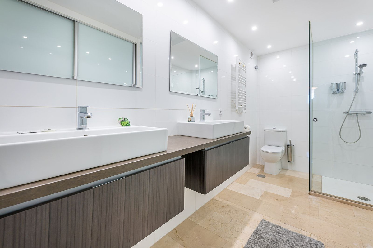 2 Bed Apartment for sale in Nueva Andalucía Costa Del Sol, Málaga, Spain