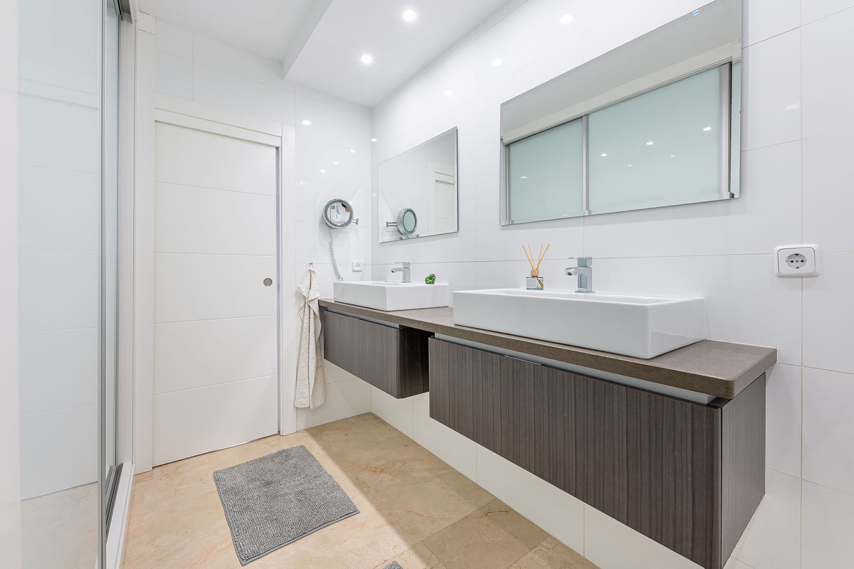 2 Bed Apartment for sale in Nueva Andalucía Costa Del Sol, Málaga, Spain