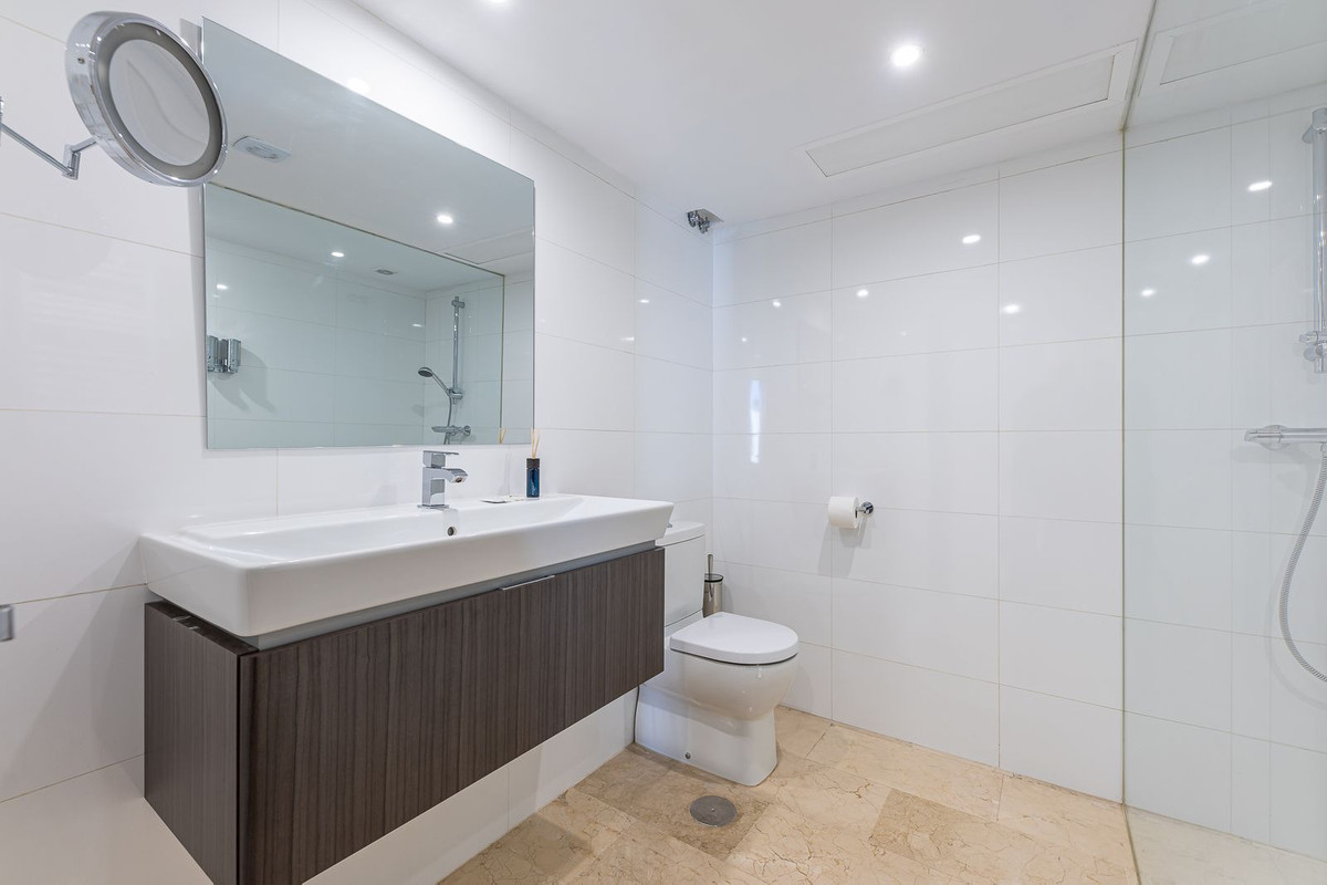2 Bed Apartment for sale in Nueva Andalucía Costa Del Sol, Málaga, Spain