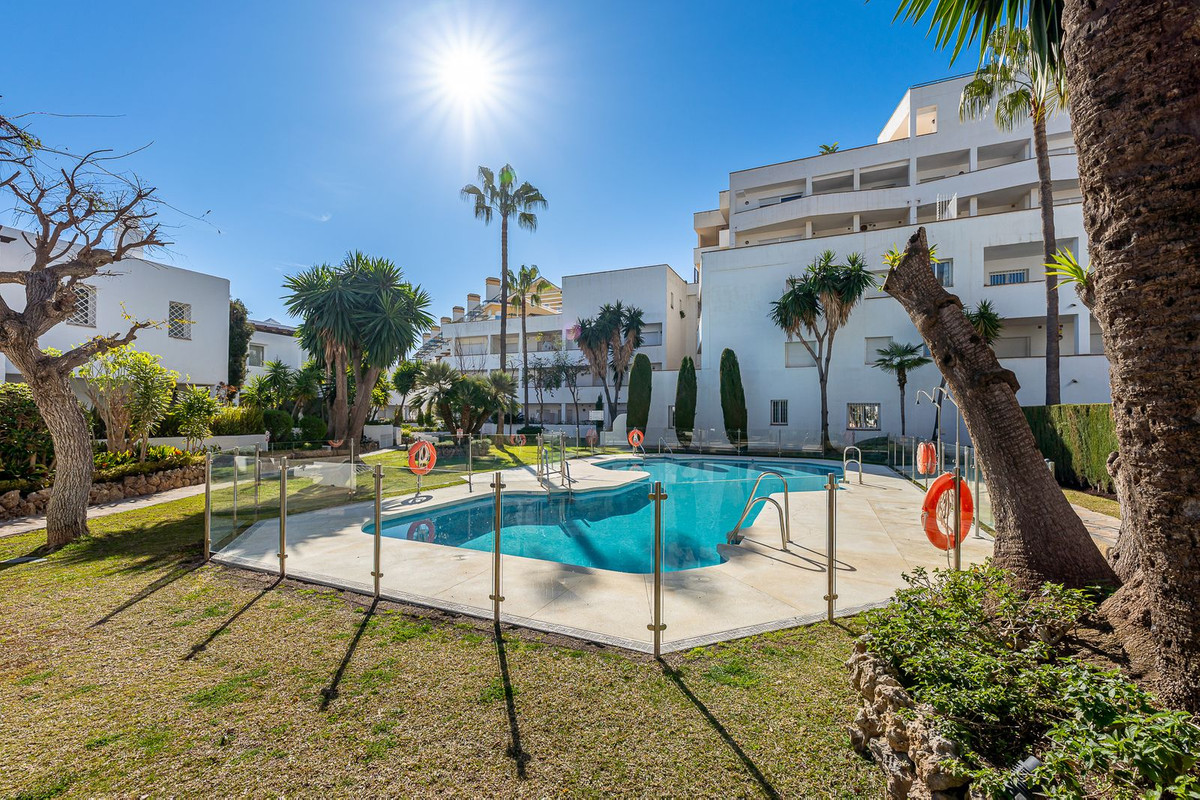 2 Bed Apartment for sale in Nueva Andalucía Costa Del Sol, Málaga, Spain