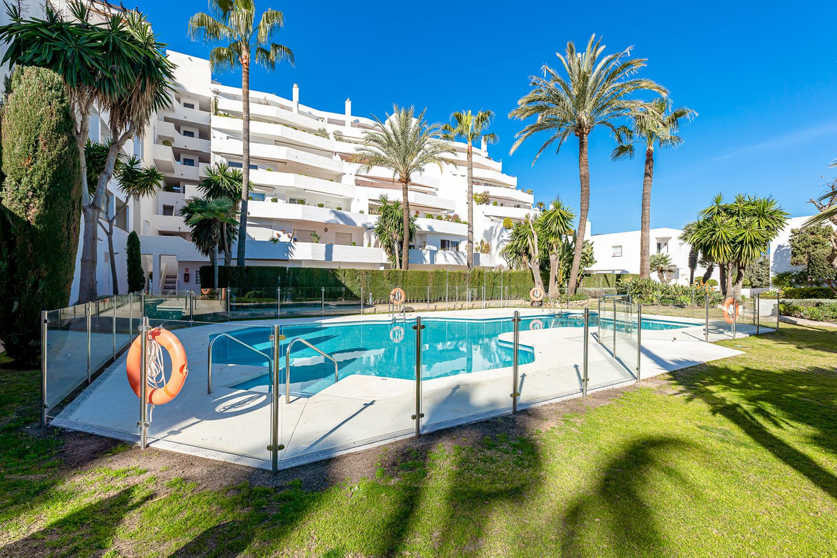 2 Bed Apartment for sale in Nueva Andalucía Costa Del Sol, Málaga, Spain