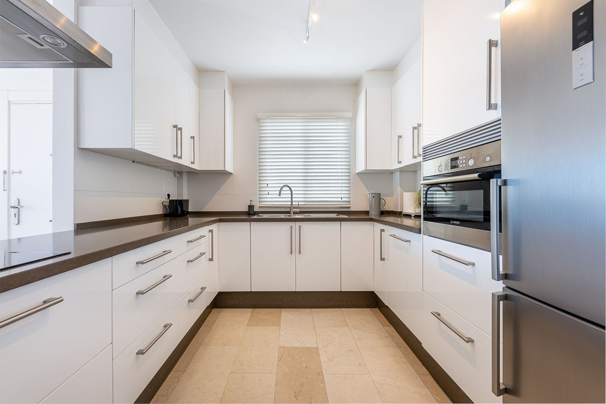 2 Bed Apartment for sale in Nueva Andalucía Costa Del Sol, Málaga, Spain