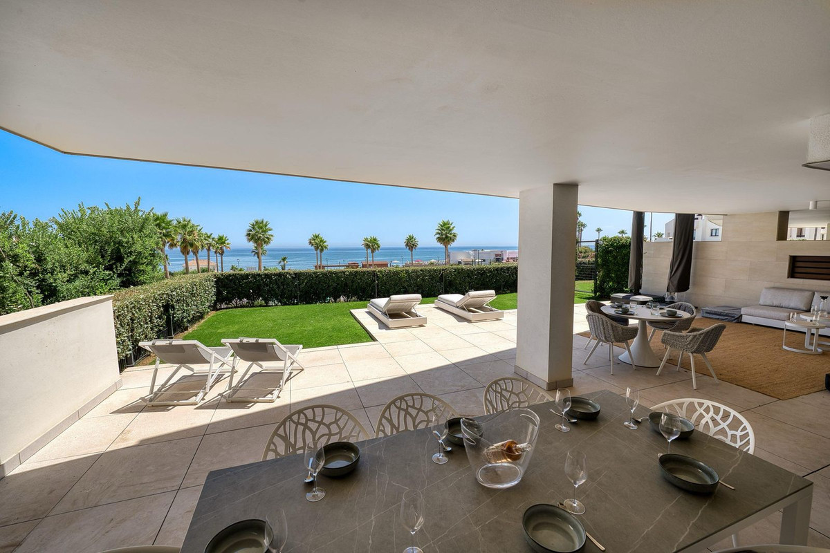 3 Bed Apartment for sale in Estepona Costa Del Sol, Málaga, Spain