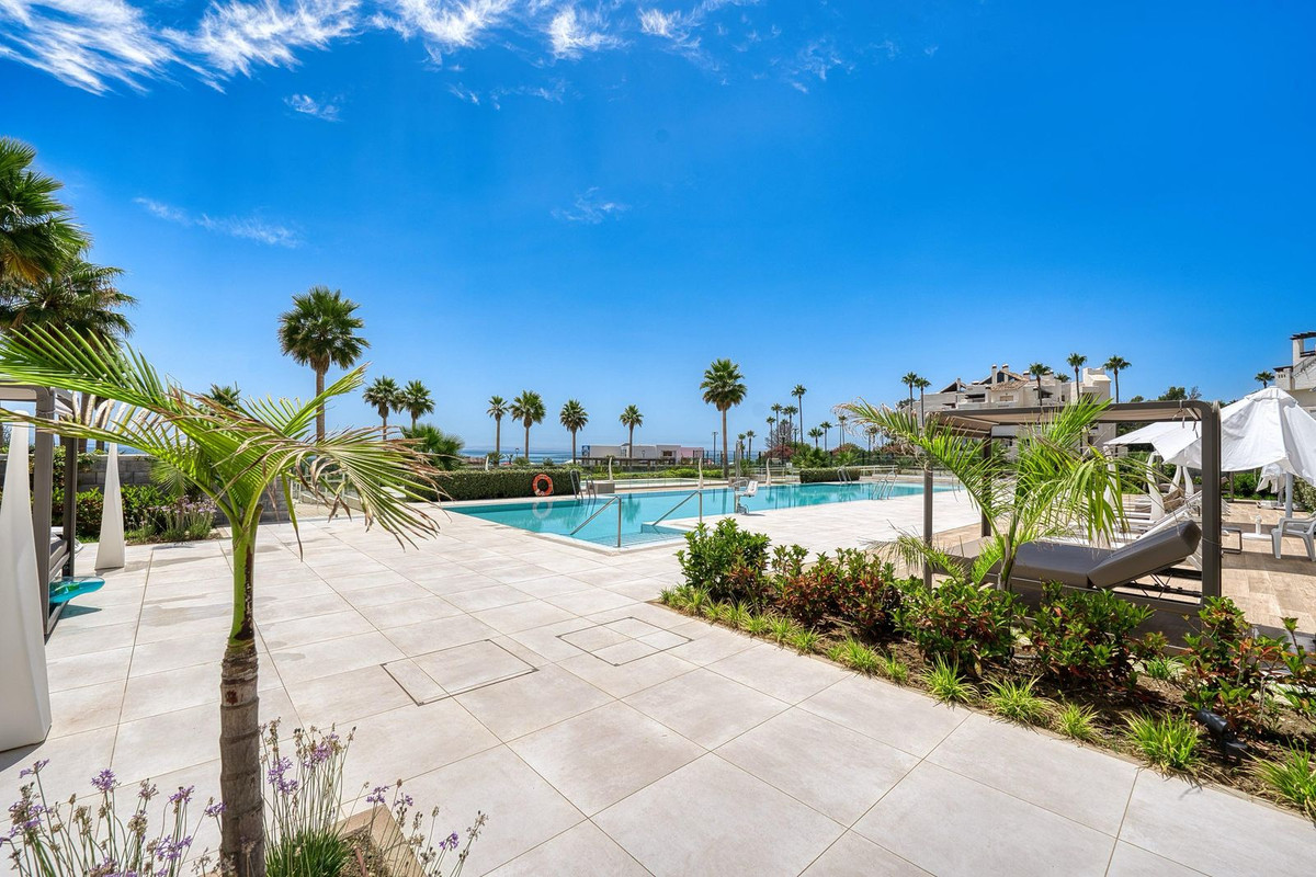 3 Bed Apartment for sale in Estepona Costa Del Sol, Málaga, Spain