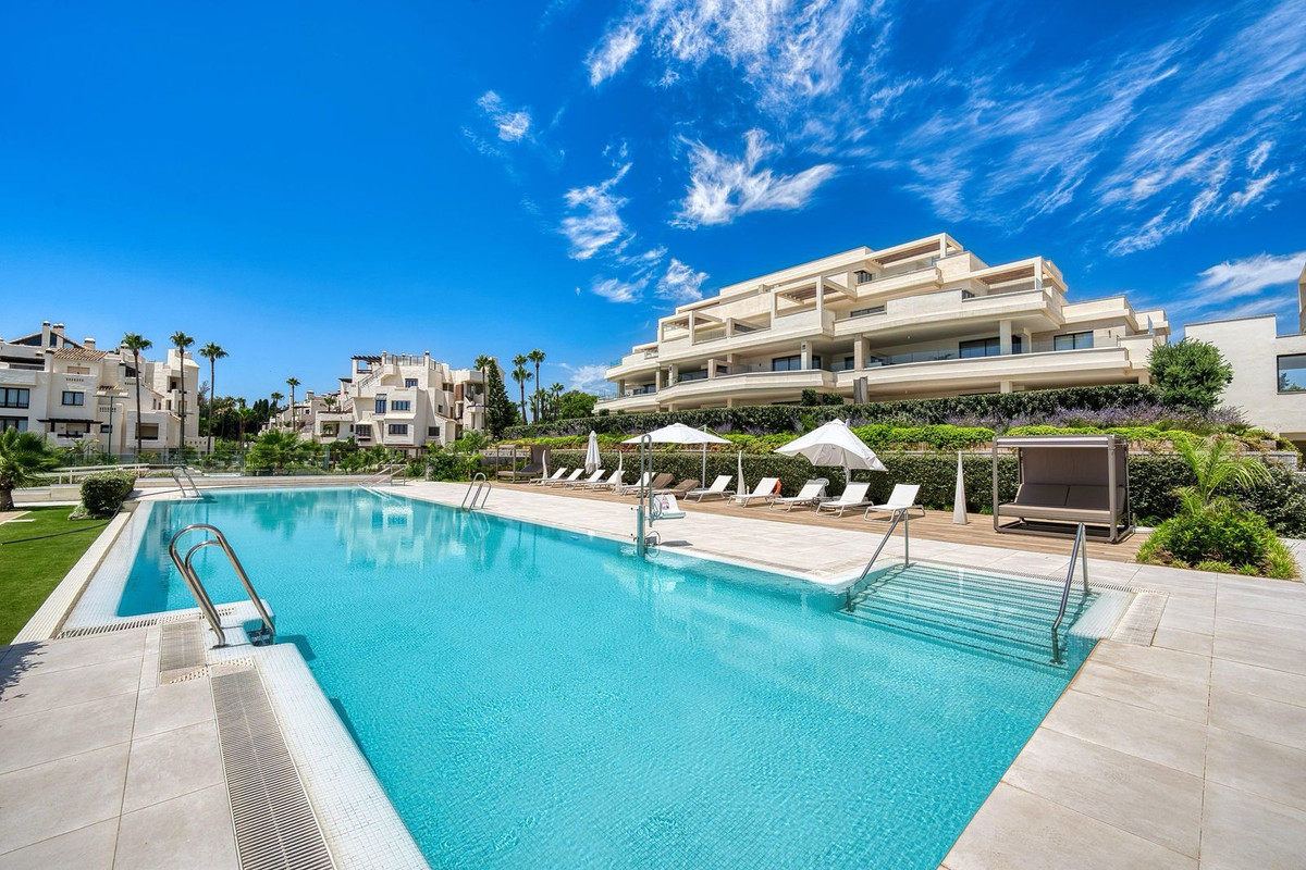 3 Bed Apartment for sale in Estepona Costa Del Sol, Málaga, Spain
