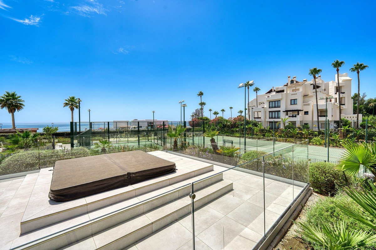 3 Bed Apartment for sale in Estepona Costa Del Sol, Málaga, Spain
