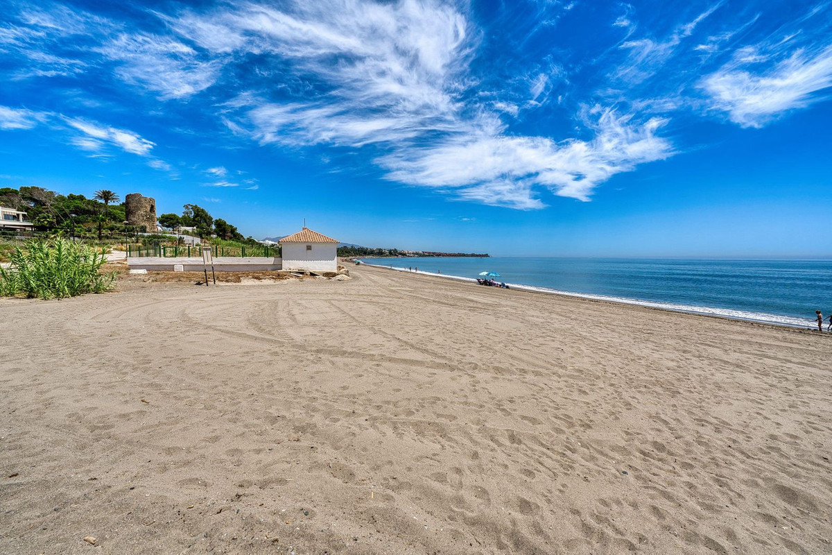 3 Bed Apartment for sale in Estepona Costa Del Sol, Málaga, Spain