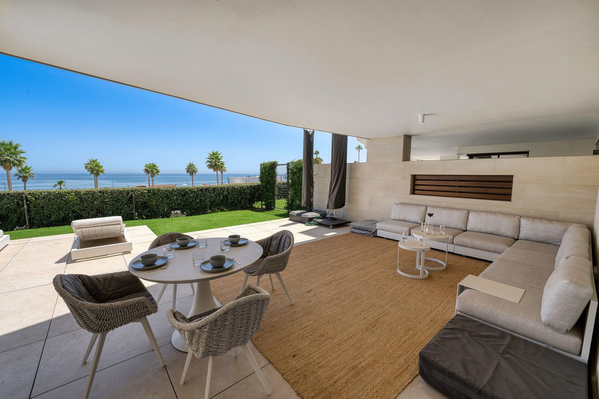 3 Bed Apartment for sale in Estepona Costa Del Sol, Málaga, Spain