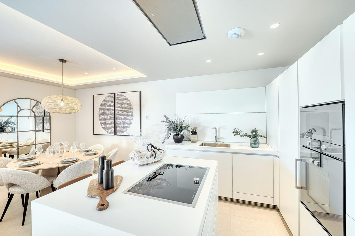 3 Bed Apartment for sale in Estepona Costa Del Sol, Málaga, Spain