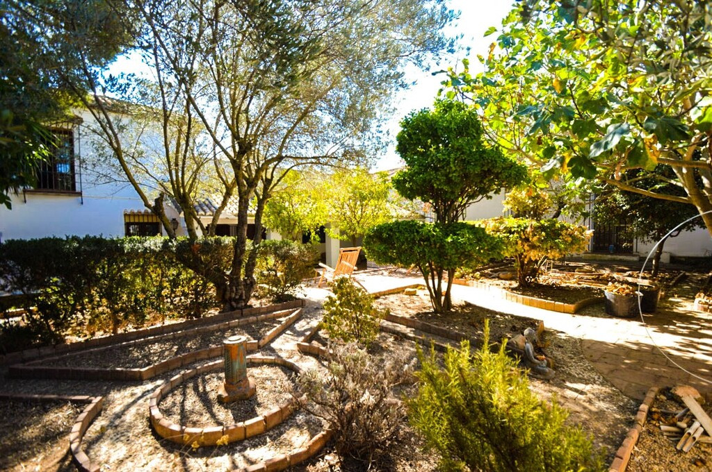 9 Bed Townhouse for sale in Antequera Costa Del Sol, Málaga, Spain