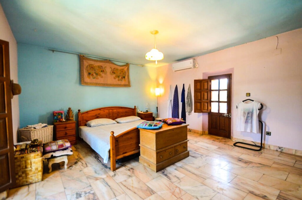 9 Bed Townhouse for sale in Antequera Costa Del Sol, Málaga, Spain