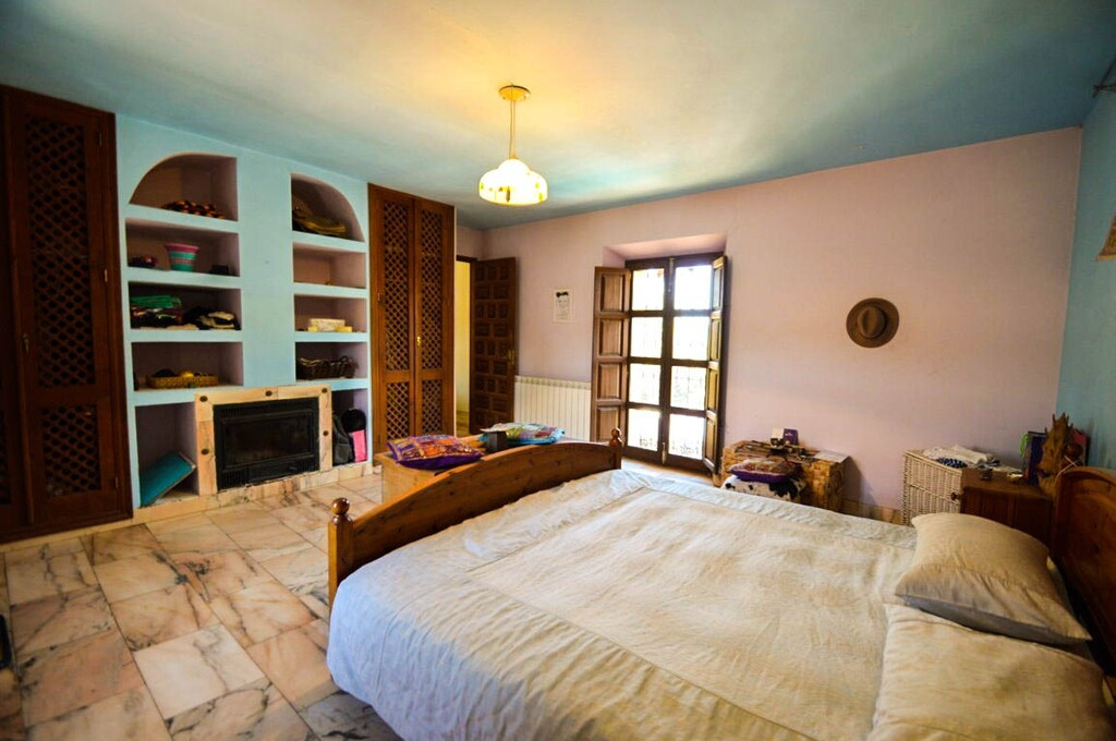 9 Bed Townhouse for sale in Antequera Costa Del Sol, Málaga, Spain