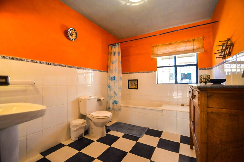 9 Bed Townhouse for sale in Antequera Costa Del Sol, Málaga, Spain