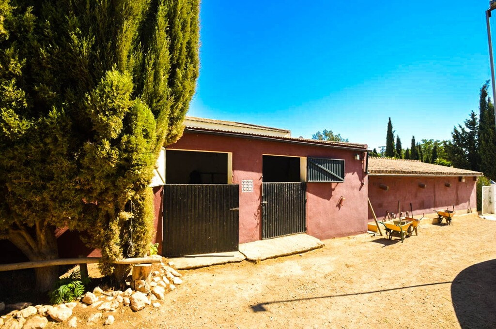 9 Bed Townhouse for sale in Antequera Costa Del Sol, Málaga, Spain