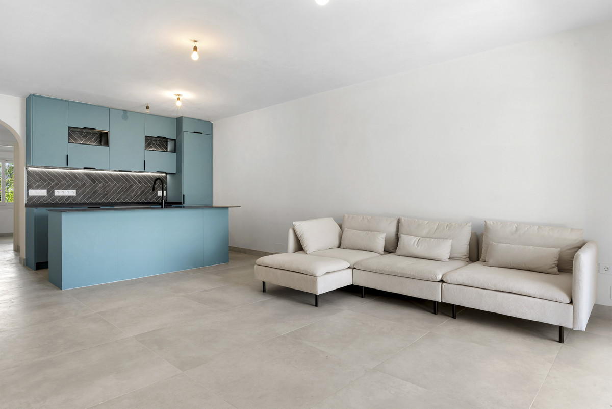 3 Bed Apartment for sale in Nueva Andalucía Costa Del Sol, Málaga, Spain