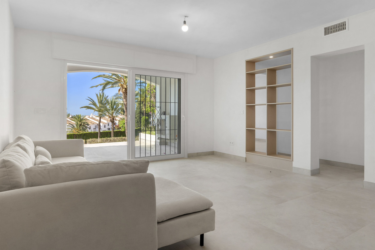 3 Bed Apartment for sale in Nueva Andalucía Costa Del Sol, Málaga, Spain