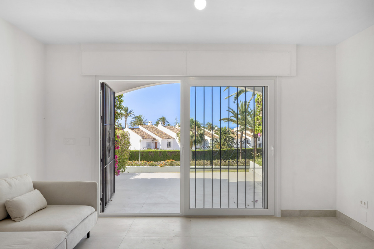 3 Bed Apartment for sale in Nueva Andalucía Costa Del Sol, Málaga, Spain
