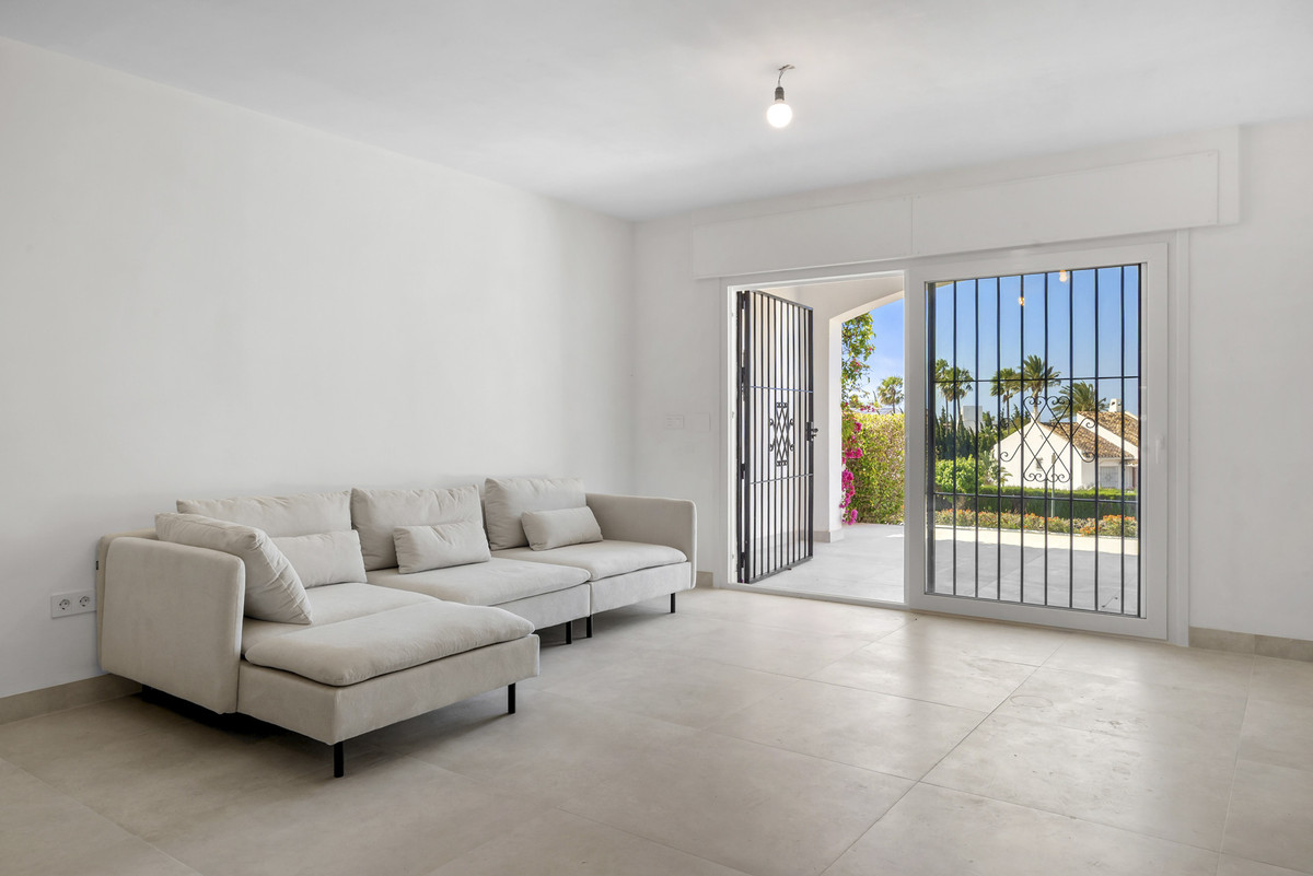 3 Bed Apartment for sale in Nueva Andalucía Costa Del Sol, Málaga, Spain