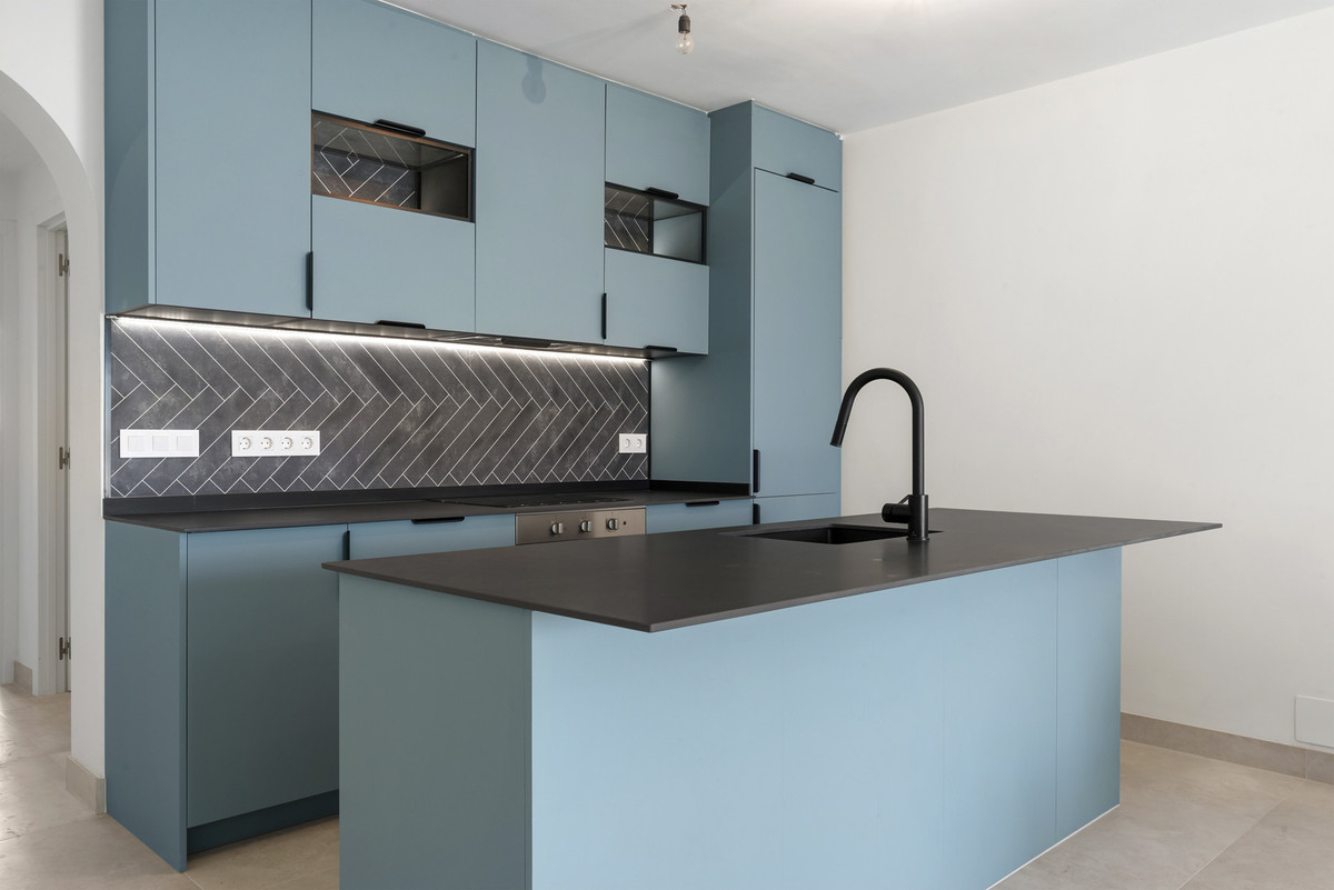 3 Bed Apartment for sale in Nueva Andalucía Costa Del Sol, Málaga, Spain