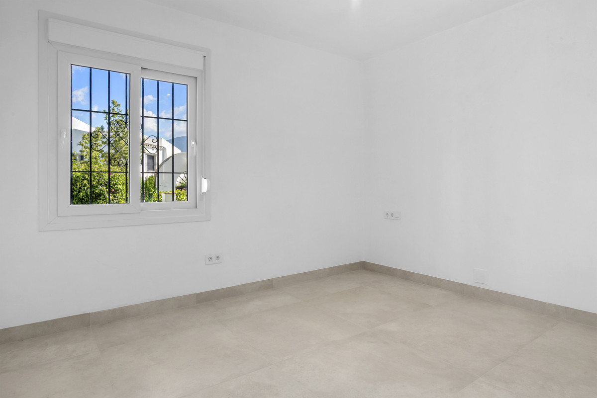 3 Bed Apartment for sale in Nueva Andalucía Costa Del Sol, Málaga, Spain
