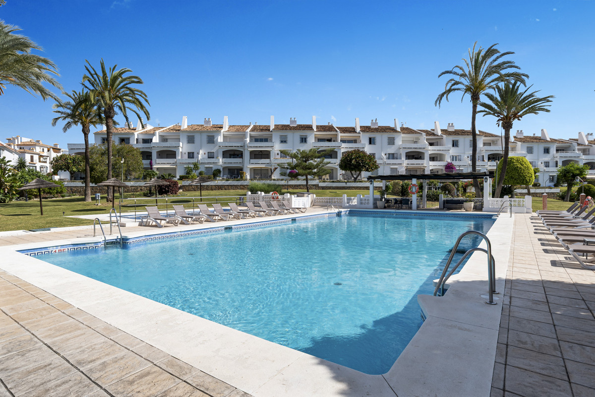 3 Bed Apartment for sale in Nueva Andalucía Costa Del Sol, Málaga, Spain