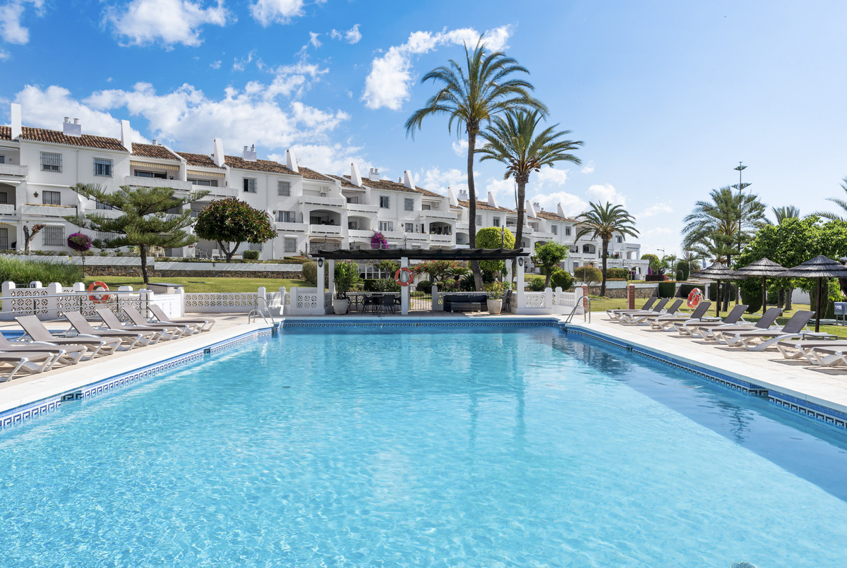 3 Bed Apartment for sale in Nueva Andalucía Costa Del Sol, Málaga, Spain