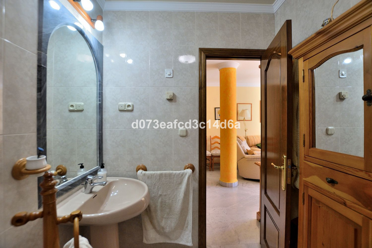 3 Bed Apartment for sale in Ronda Costa Del Sol, Málaga, Spain