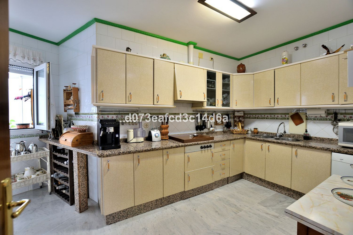 3 Bed Apartment for sale in Ronda Costa Del Sol, Málaga, Spain