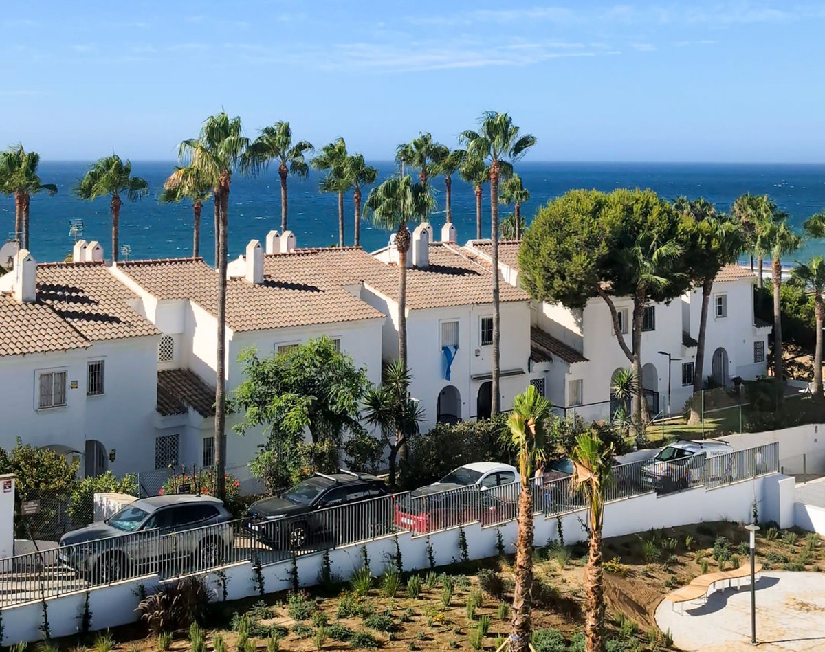 3 Bed Apartment for sale in El Chaparral Costa Del Sol, Málaga, Spain