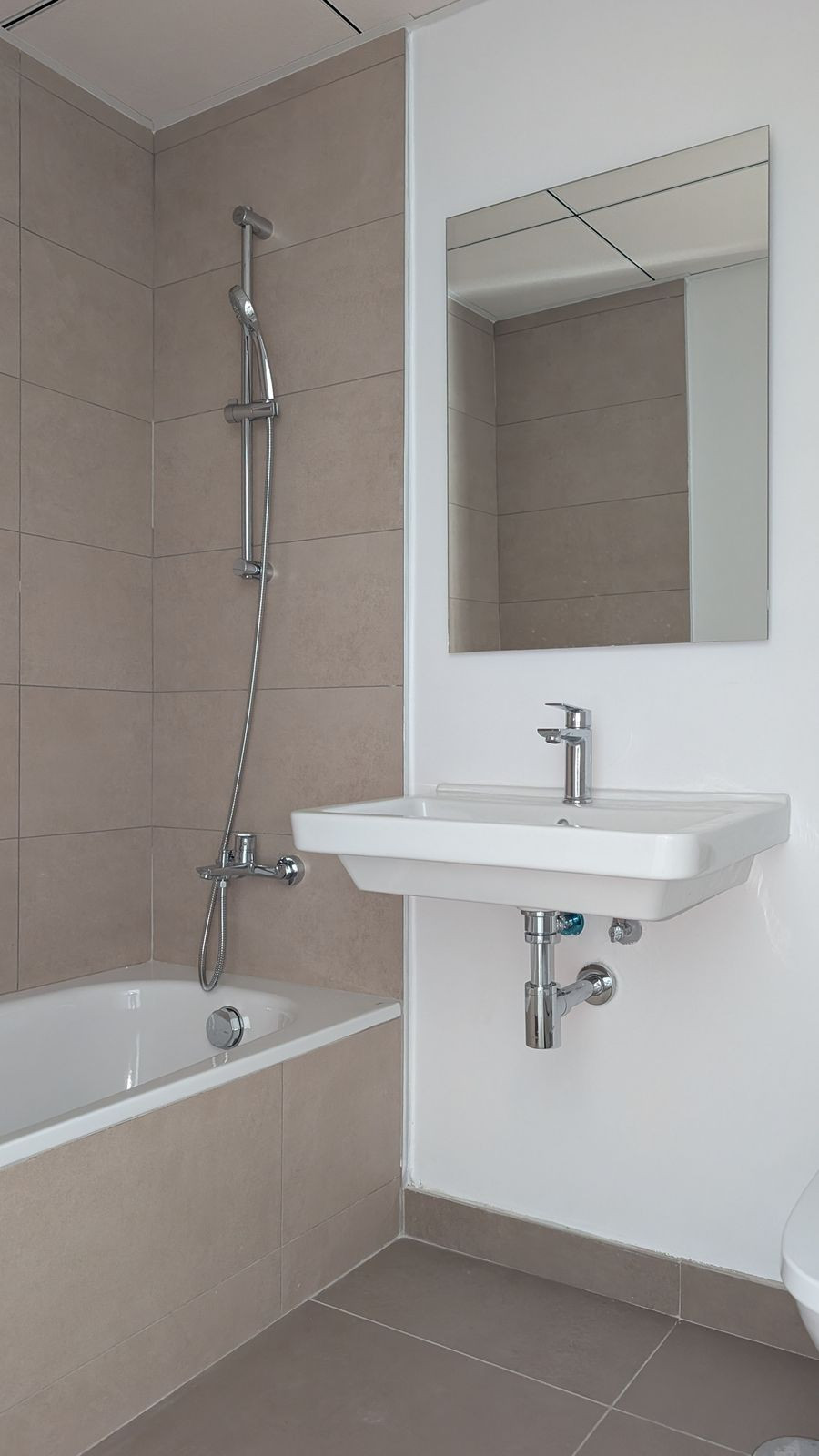 3 Bed Apartment for sale in El Chaparral Costa Del Sol, Málaga, Spain