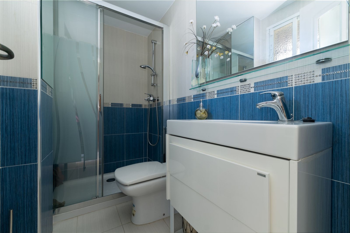 Se vende Apartamento en Planta Última de 3 dormitorios en Costa Del Sol, Málaga, España